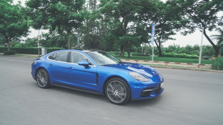 Triệu hồi 327 xe Porsche Panamera tại Việt Nam