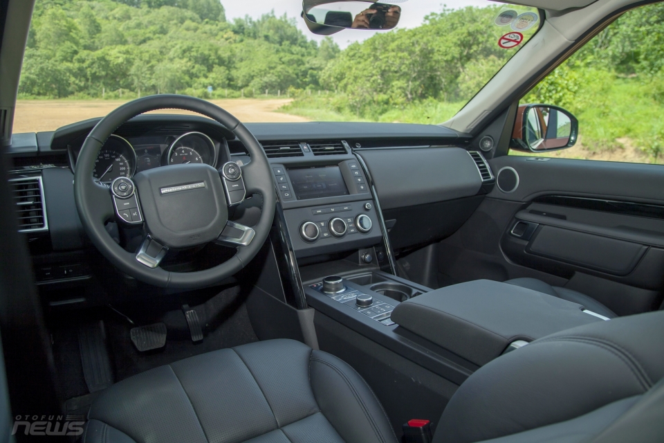 Trải nghiệm nhanh Land Rover Discovery thế hệ mới giá 4,5 tỷ đồng tại Việt Nam trai nghiem nhanh land rover discovery the he moi gia 45 ty dong tai viet nam