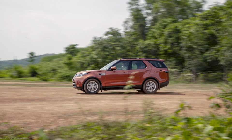 Trải nghiệm nhanh Land Rover Discovery thế hệ mới giá 4,5 tỷ đồng tại Việt Nam trai nghiem nhanh land rover discovery the he moi gia 45 ty dong tai viet nam
