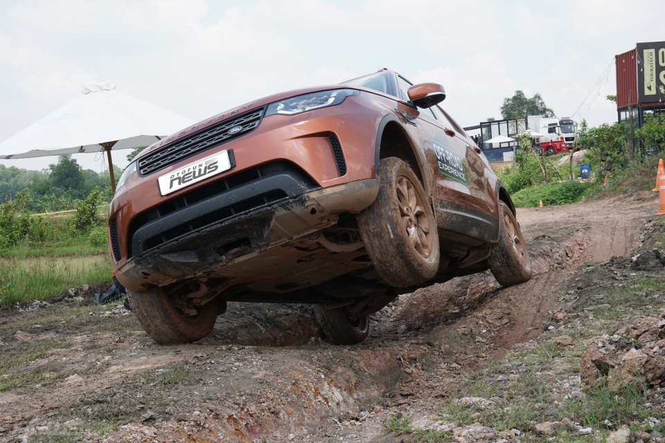 Trải nghiệm nhanh Land Rover Discovery thế hệ mới giá 4,5 tỷ đồng tại Việt Nam trai nghiem nhanh land rover discovery the he moi gia 45 ty dong tai viet nam