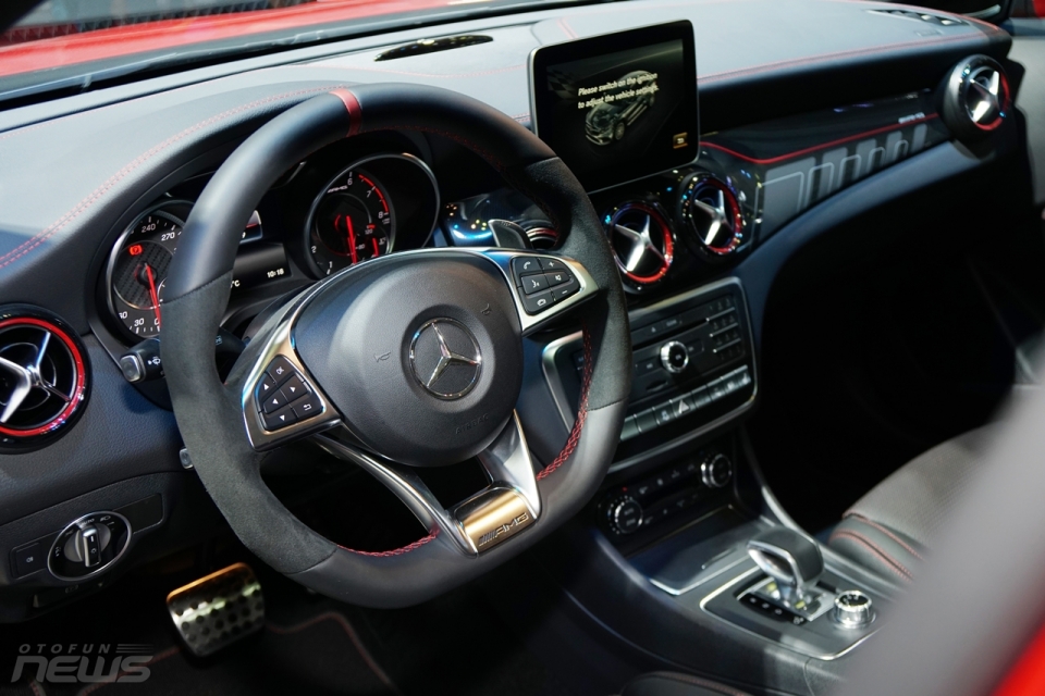 vims 2017 chiem nguong mercedes amg gla45 ban facelift gia 23 ty dong