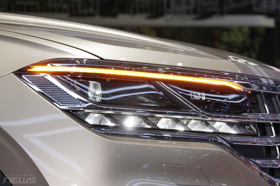 da co 30 nguoi dat mua volkswagen touareg du xe chua co gia chinh thuc