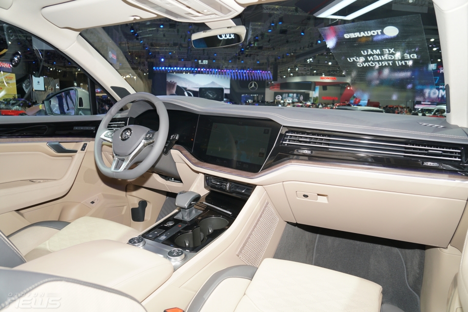 da co 30 nguoi dat mua volkswagen touareg du xe chua co gia chinh thuc