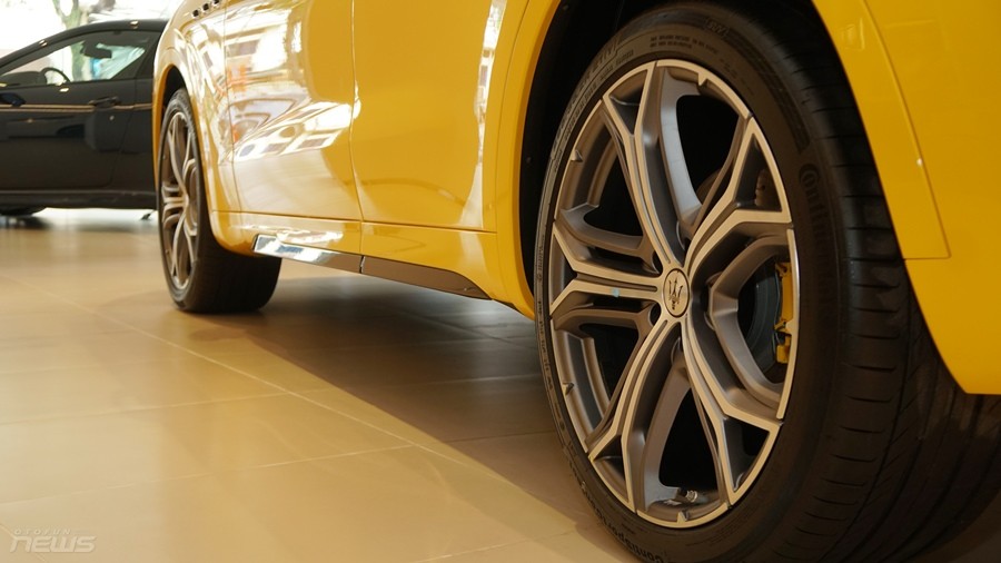 Cận cảnh Maserati Levante Trofeo sở hữu màu sơn độc nhất Việt Nam