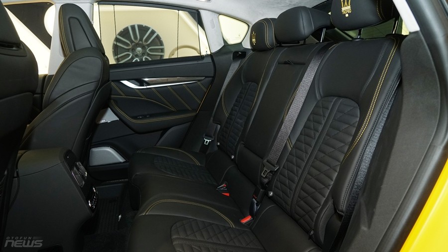 Cận cảnh Maserati Levante Trofeo sở hữu màu sơn độc nhất Việt Nam