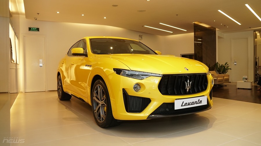 Cận cảnh Maserati Levante Trofeo sở hữu màu sơn độc nhất Việt Nam
