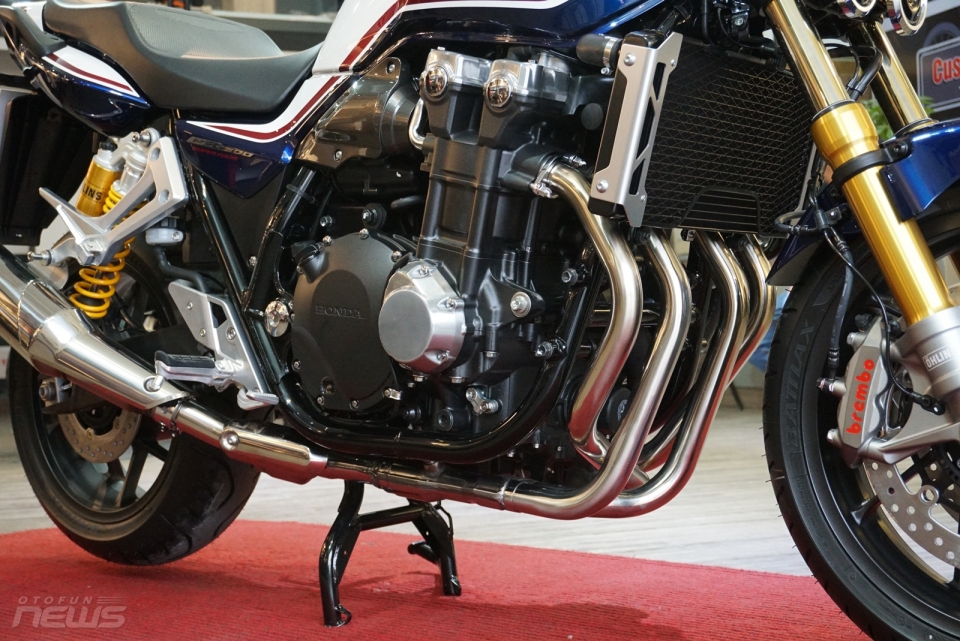 honda cb1300 super four sp dau tien tai viet nam co gia 488 trieu dong
