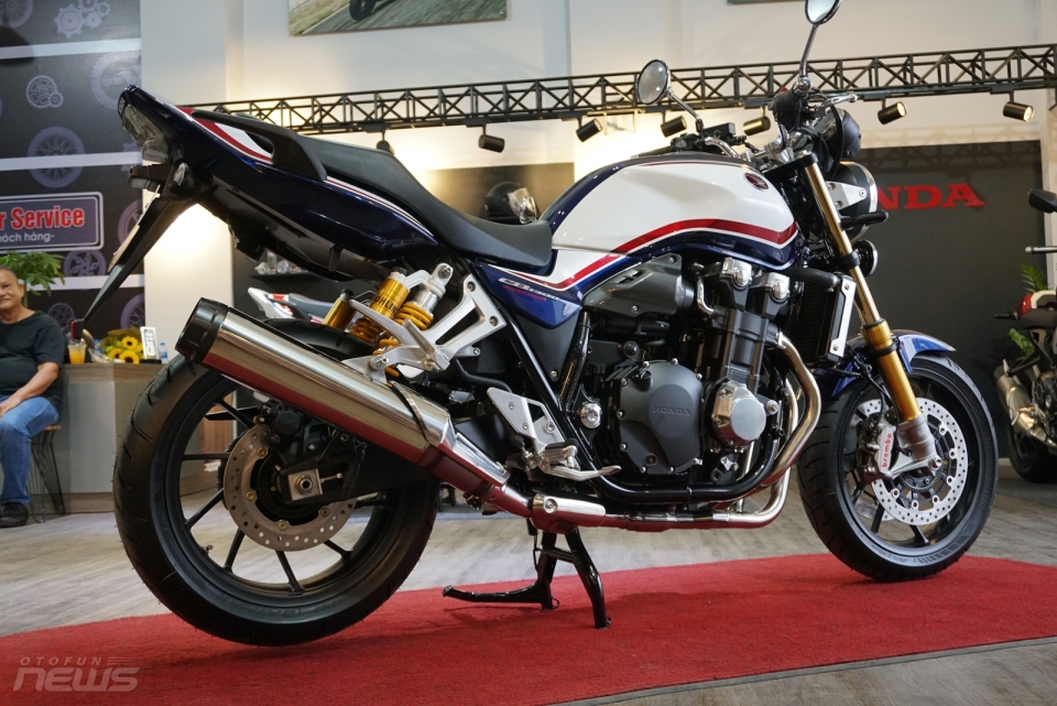 honda cb1300 super four sp dau tien tai viet nam co gia 488 trieu dong