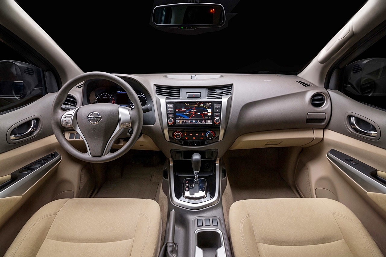 Nissan Navara giảm giá mạnh thanh lý xe tồn
