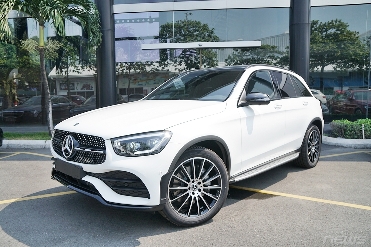 Mercedes-Benz hỗ trợ 100% phí trước bạ cho GLC, tiết kiệm gần 317 triệu đồng 4907-mercedes-benz-glc-2020052