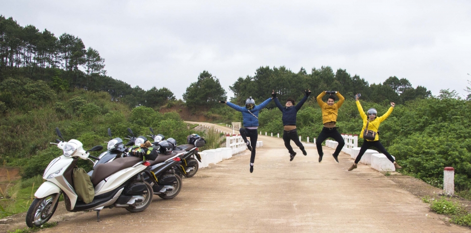 Du ngoạn đất trời Đông Bắc cùng Piaggio Medley ABS du ngoan dat troi dong bac cung piaggio medley abs