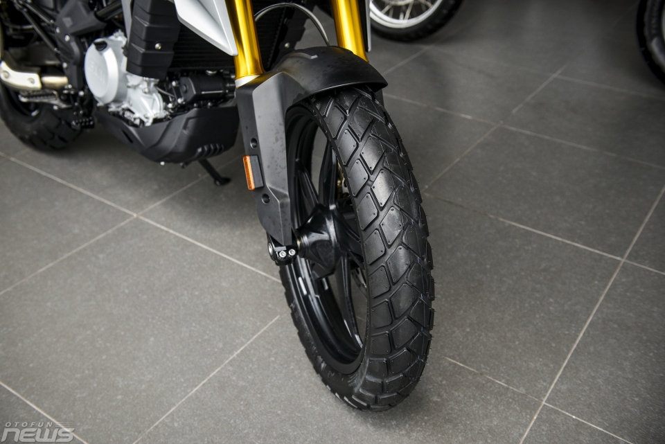bmw g310 gs pha the doc ton cua kawasaki versys x300 tai viet nam