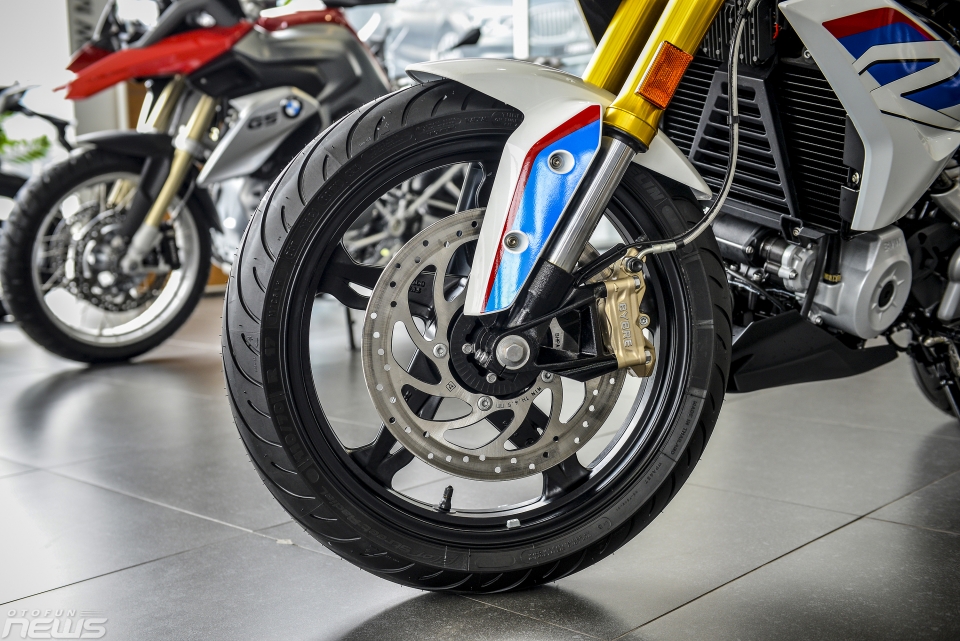 Cận cảnh naked bike 