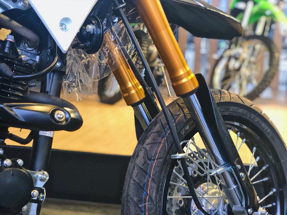 he lo hinh anh cao cao pho kawasaki d tracker 150 tai viet nam