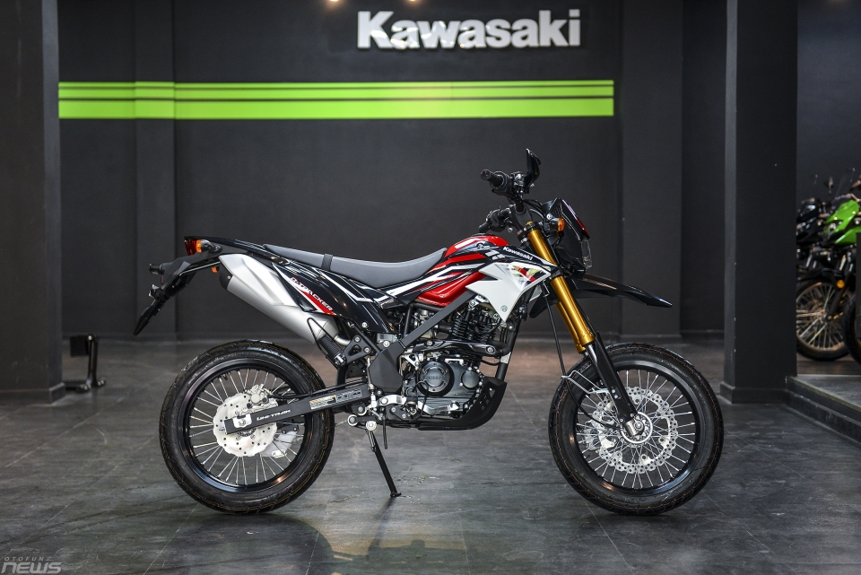 ngam cao cao pho kawasaki d tracker 150 dau tien o ha noi