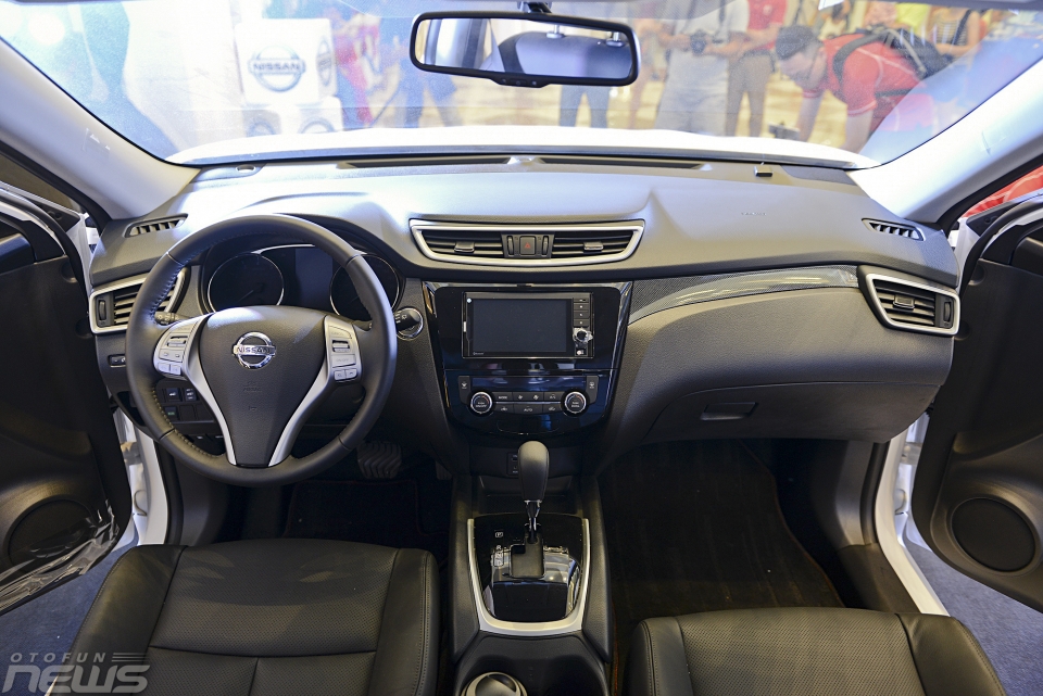 Nissan giới thiệu Sunny XV Premium S và X-Trail SV Premium L nissan gioi thieu sunny xv premium s va x trail sv premium l