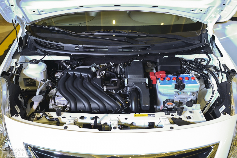 nissan gioi thieu sunny xv premium s va x trail sv premium l