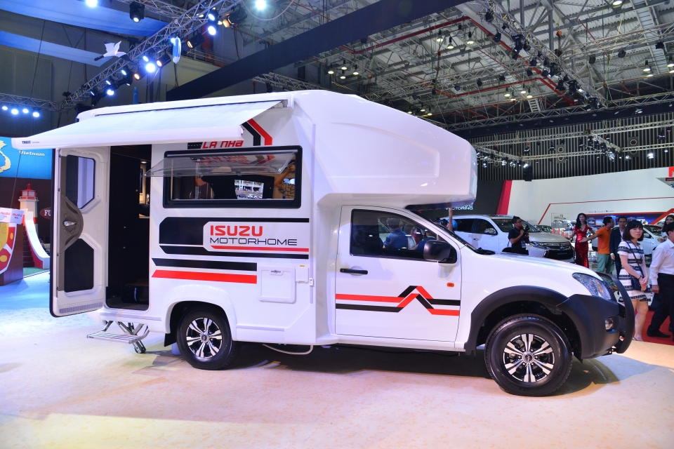 vms 2017 isuzu gop mat tai trien lam voi bo ba xe da dung doc dao