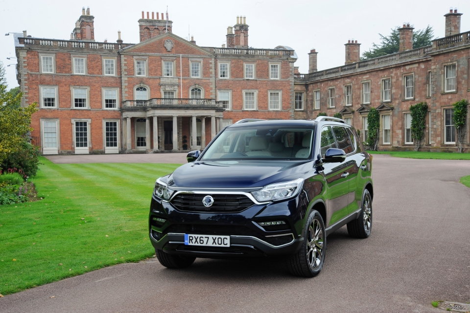 vims 2017 ssangyong se trinh dien suv rexton 2018