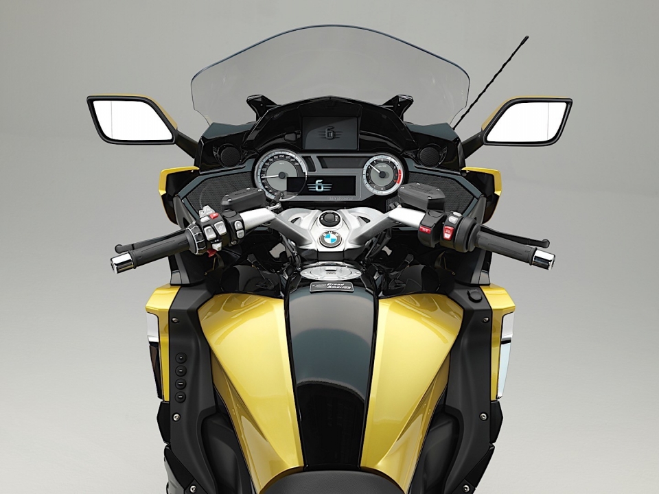 eicma 2017 bmw k1600 b grand america doi thu dang gom cua honda goldwing