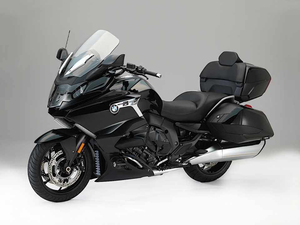 eicma 2017 bmw k1600 b grand america doi thu dang gom cua honda goldwing