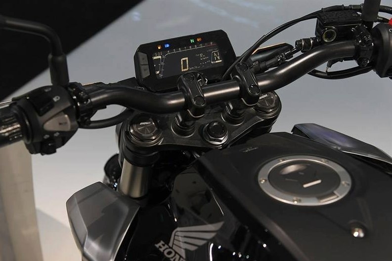 eicma 2017 chi tiet honda cb300r nakedbike cho nguoi huong den trai nghiem cam lai
