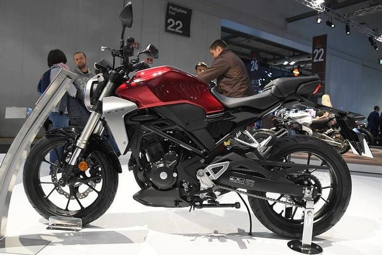 eicma 2017 chi tiet honda cb300r nakedbike cho nguoi huong den trai nghiem cam lai