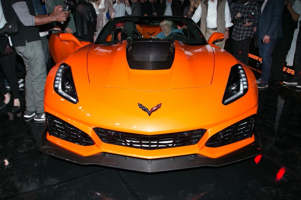 los angeles 2017 ngam con loc mau da cam chevrolet corvette zr1 convertible 2018
