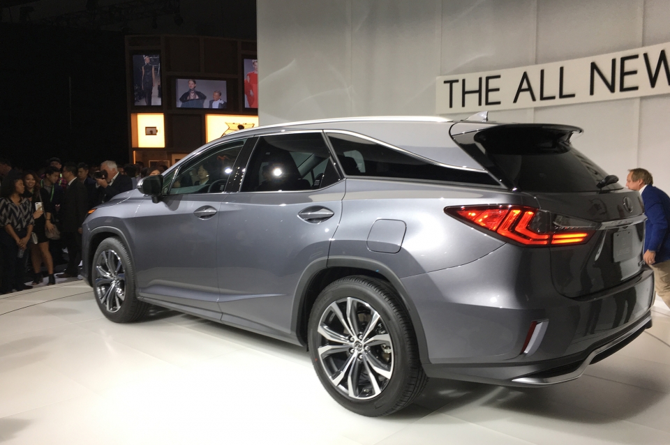 los angeles 2017 lexus rx 350 va rx 450h l 2018 chinh thuc lo dien voi 7 cho ngoi
