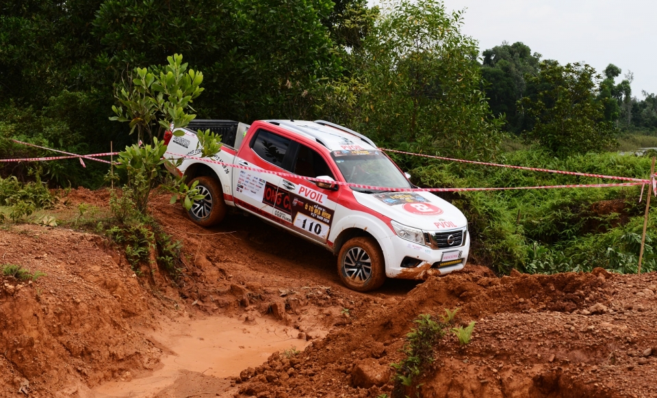 nissan navara xuat sac gianh ngoi vi a quan tai voc 2018