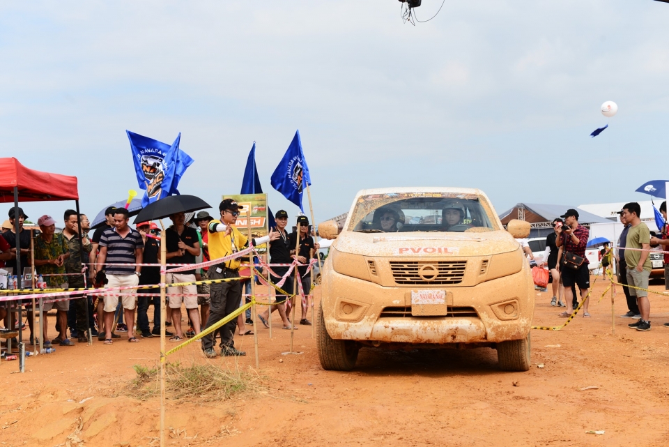 nissan navara xuat sac gianh ngoi vi a quan tai voc 2018