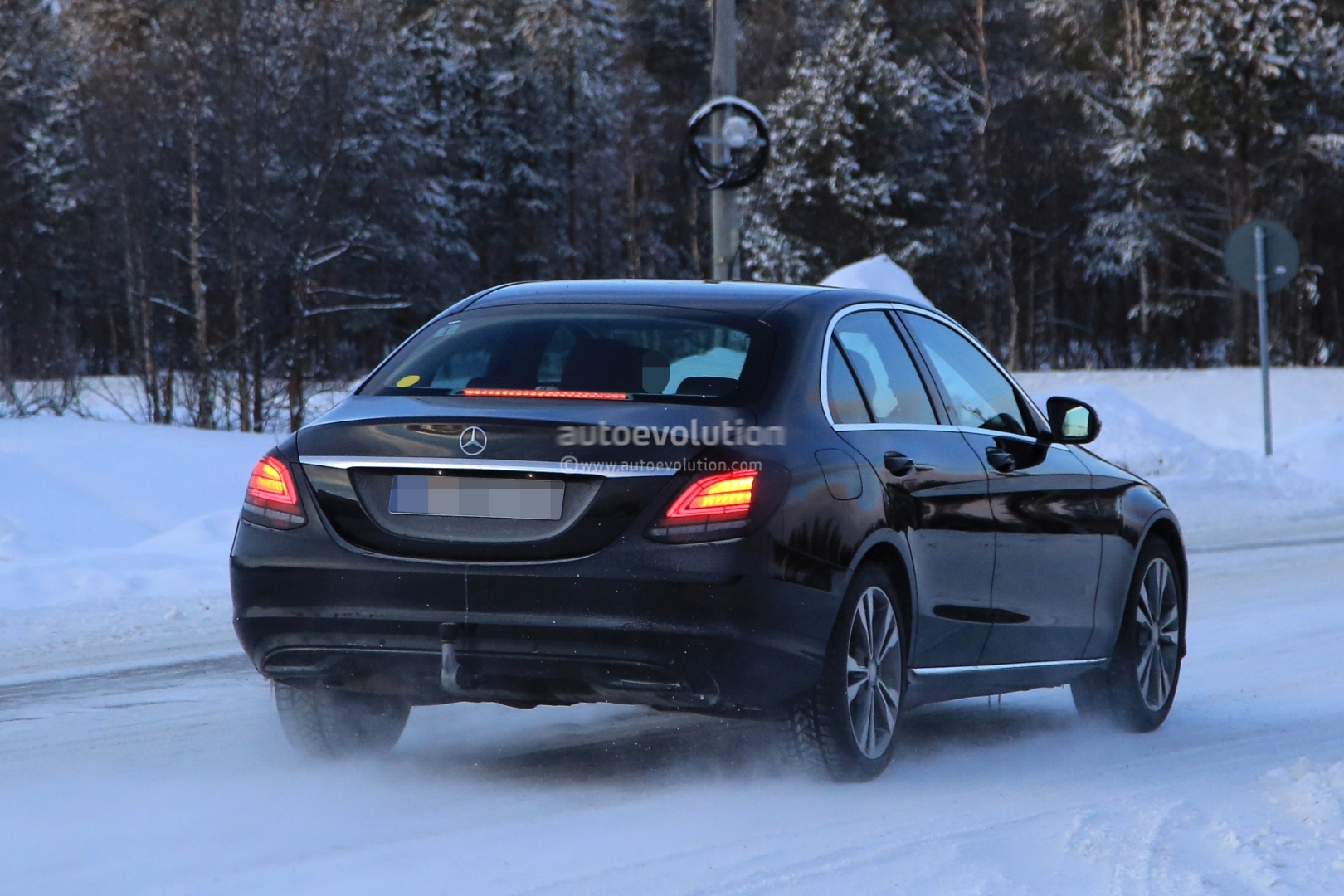 mercedes benz c class 2018 gan nhu lo dien hoan toan tren duong thu