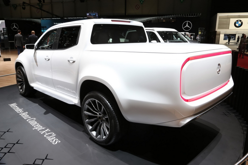 Cận cảnh bộ đôi Mercedes-Benz X-Class và Mercedes-Maybach G650 Landaulet can canh bo doi mercedes benz x class va mercedes maybach g650 landaulet