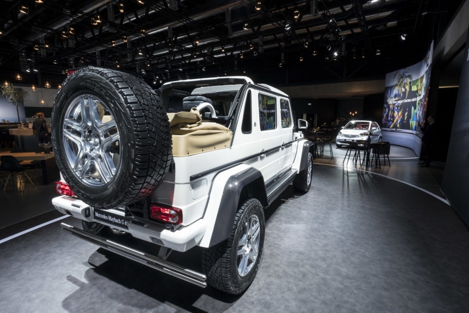 Cận cảnh bộ đôi Mercedes-Benz X-Class và Mercedes-Maybach G650 Landaulet can canh bo doi mercedes benz x class va mercedes maybach g650 landaulet