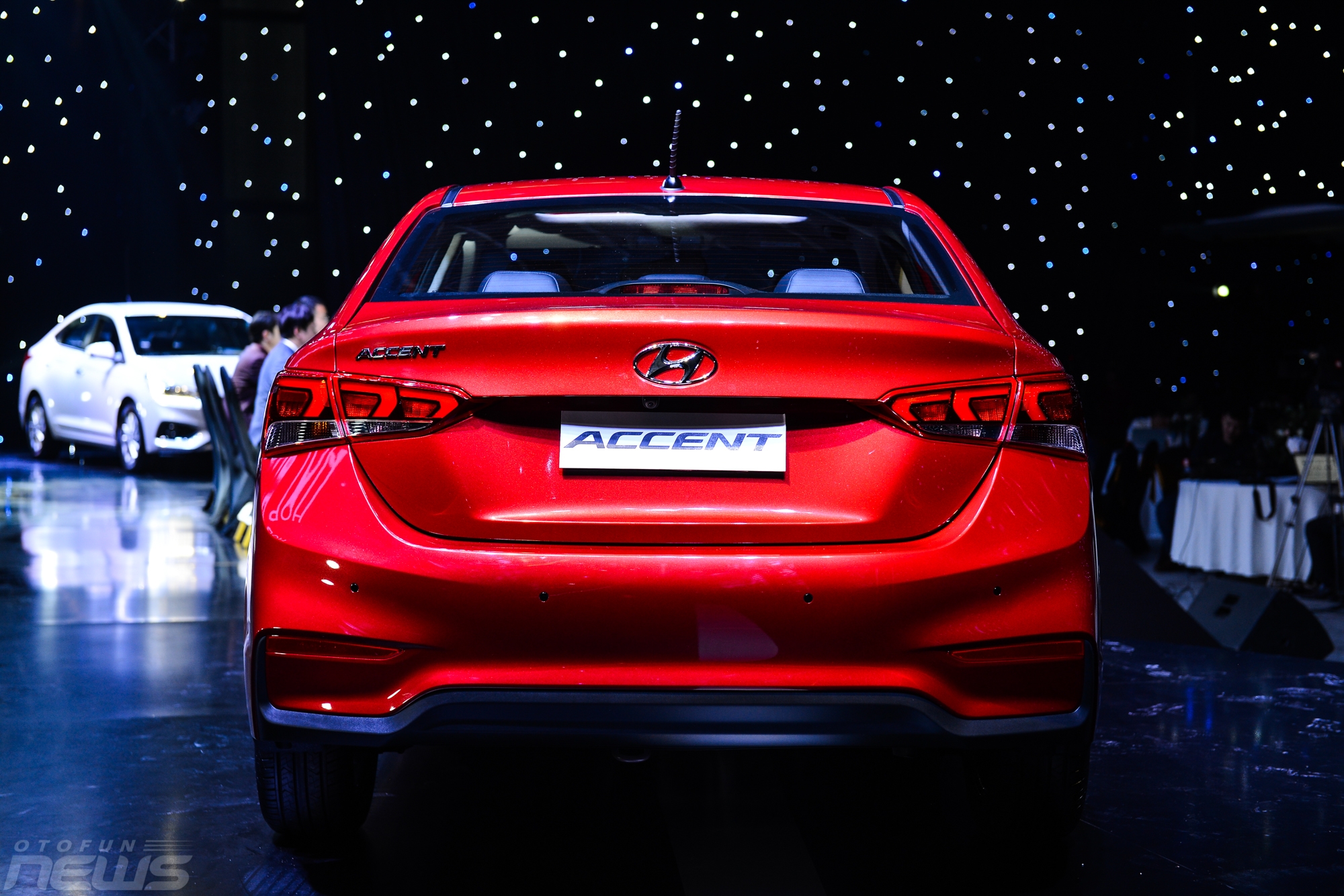 chi tiet hyundai accent 2018 vua ra mat thi truong viet nam
