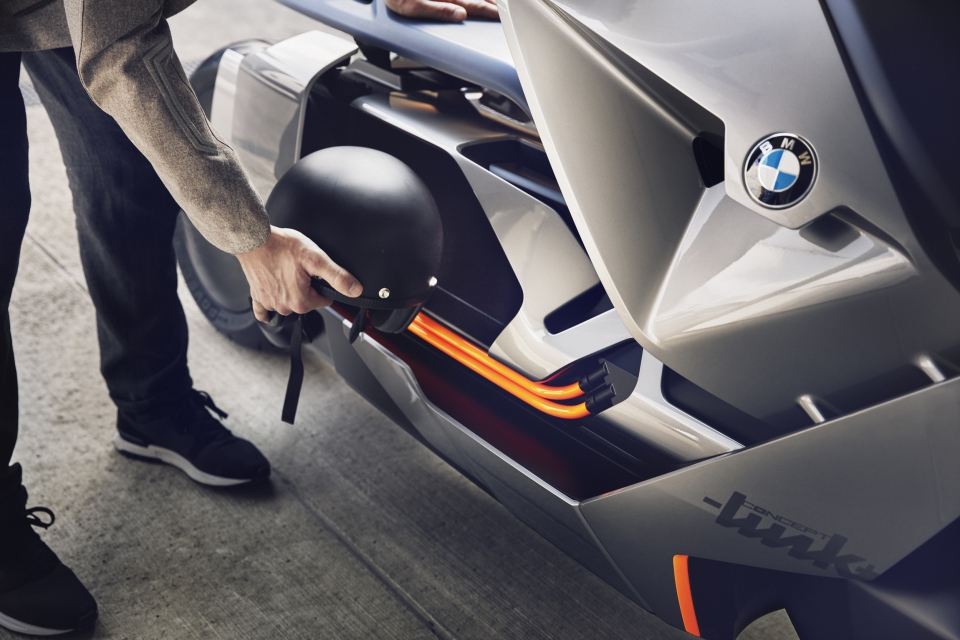 bmw motorrad concept link xe may dien khong phat thai cua tuong lai