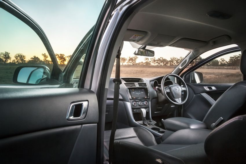 ban tai mazda bt 50 the he 2018 nang cap ve ngoai that