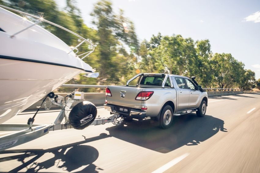ban tai mazda bt 50 the he 2018 nang cap ve ngoai that