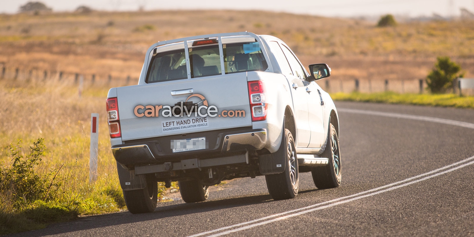 ford ranger va ford everest 2018 cung lo dien tren duong chay thu