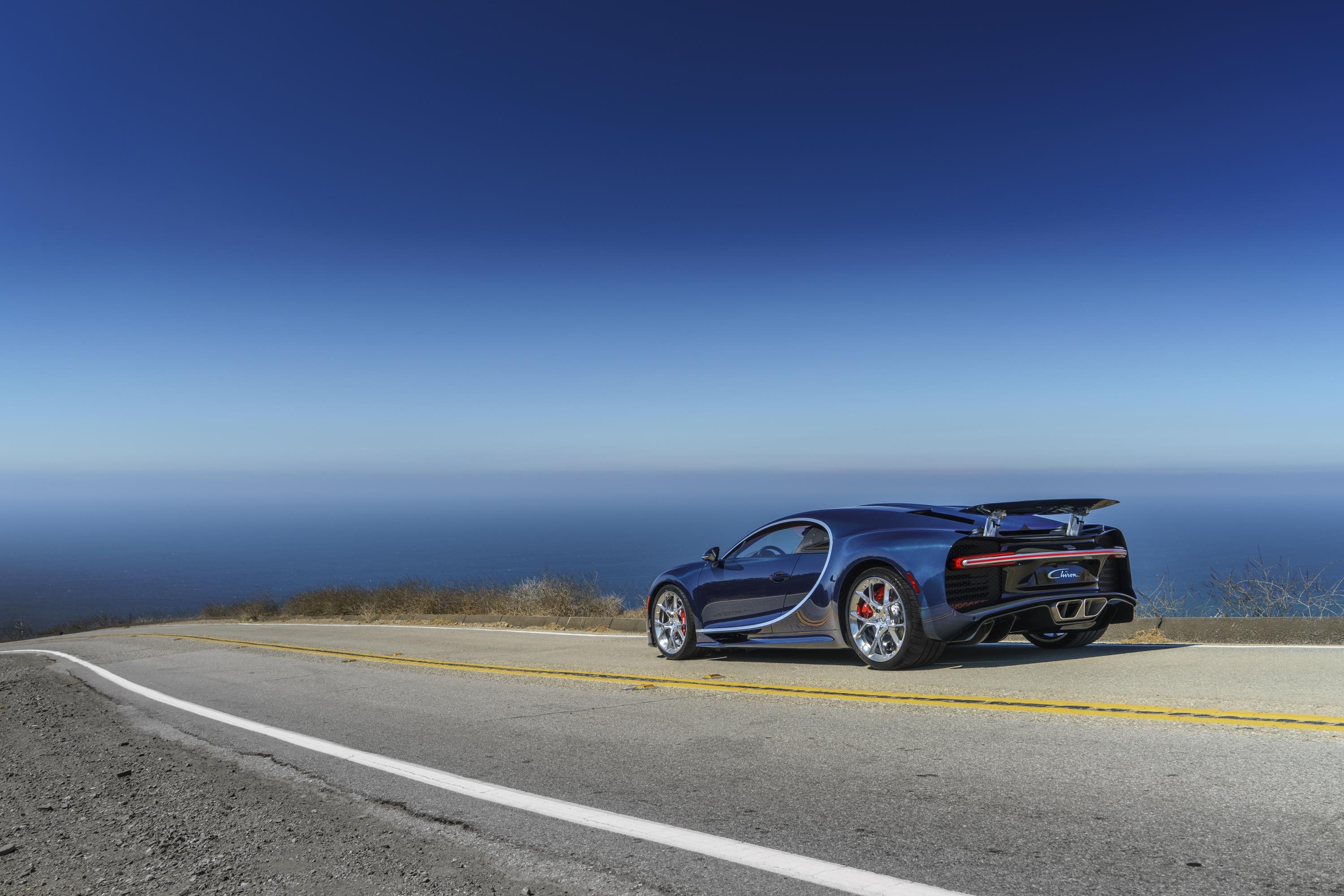 cong nghe lop hut hoi truoc suc manh cua sieu xe bugatti chiron