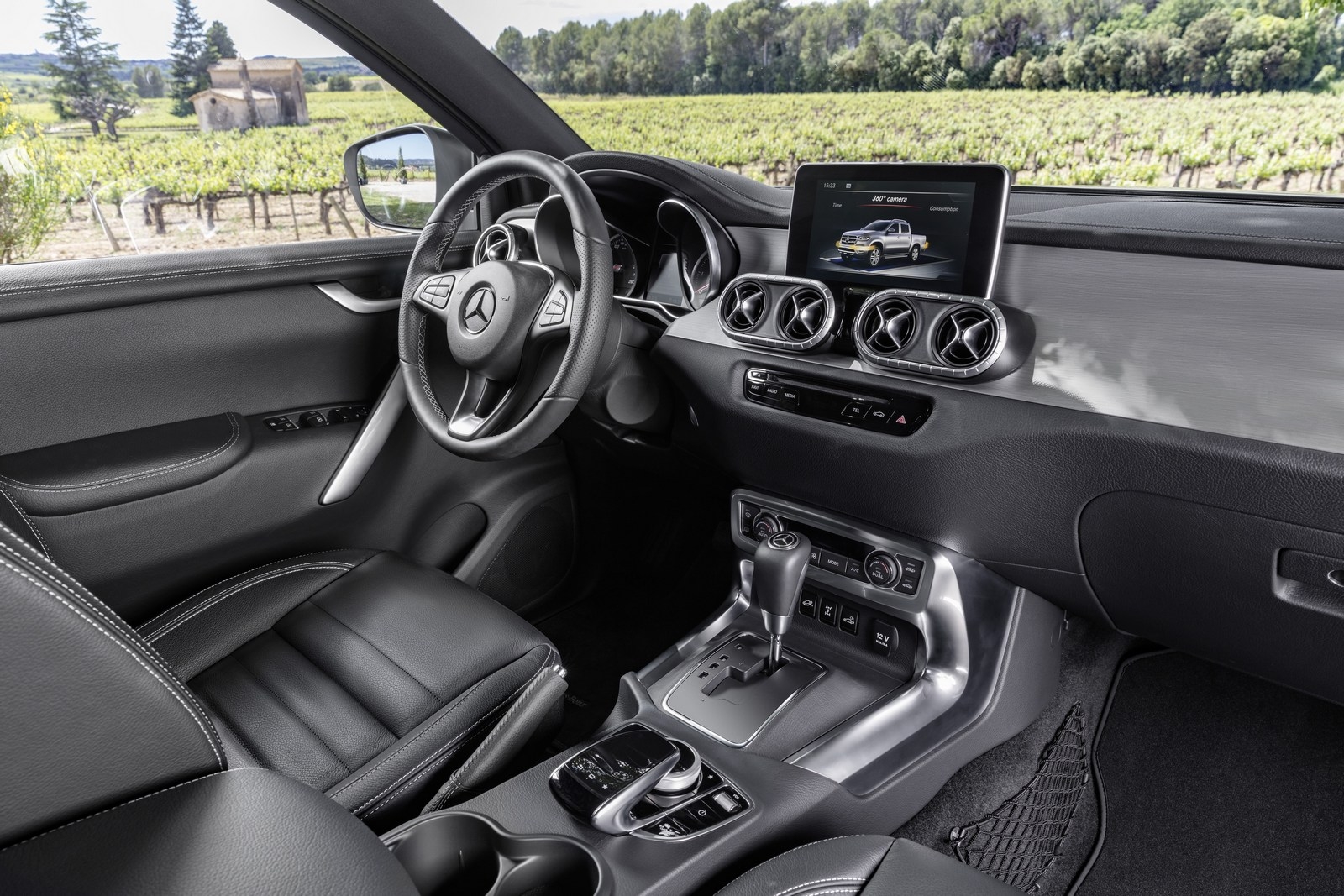 ban tai hang sang mercedes benz x class chinh thuc trinh lang