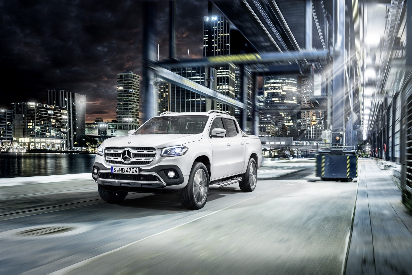 ban tai hang sang mercedes benz x class chinh thuc trinh lang