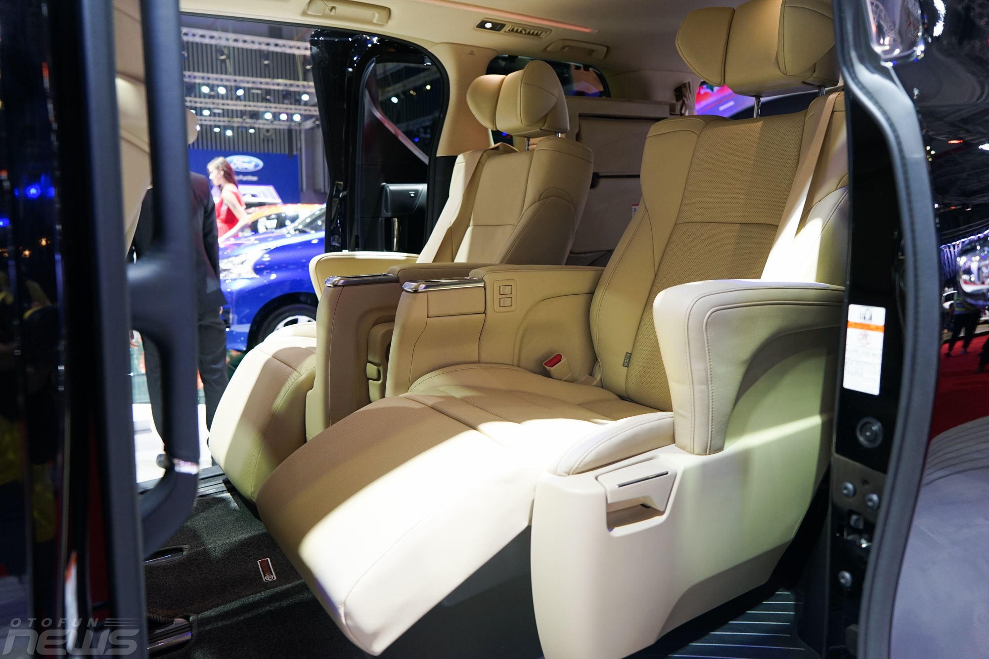 vms 2017 minivan cao cap toyota alphard chinh thuc trinh lang