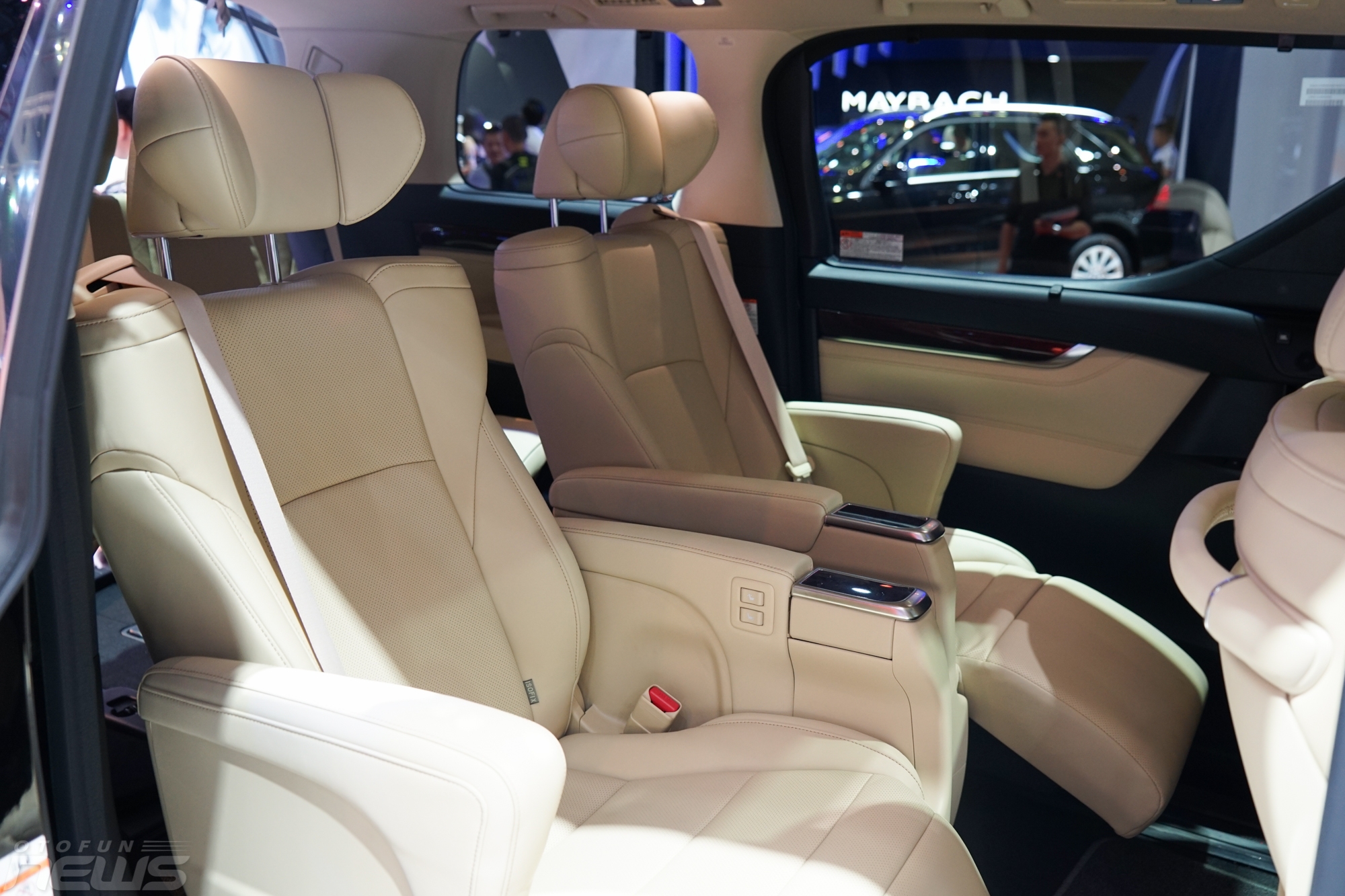 vms 2017 minivan cao cap toyota alphard chinh thuc trinh lang