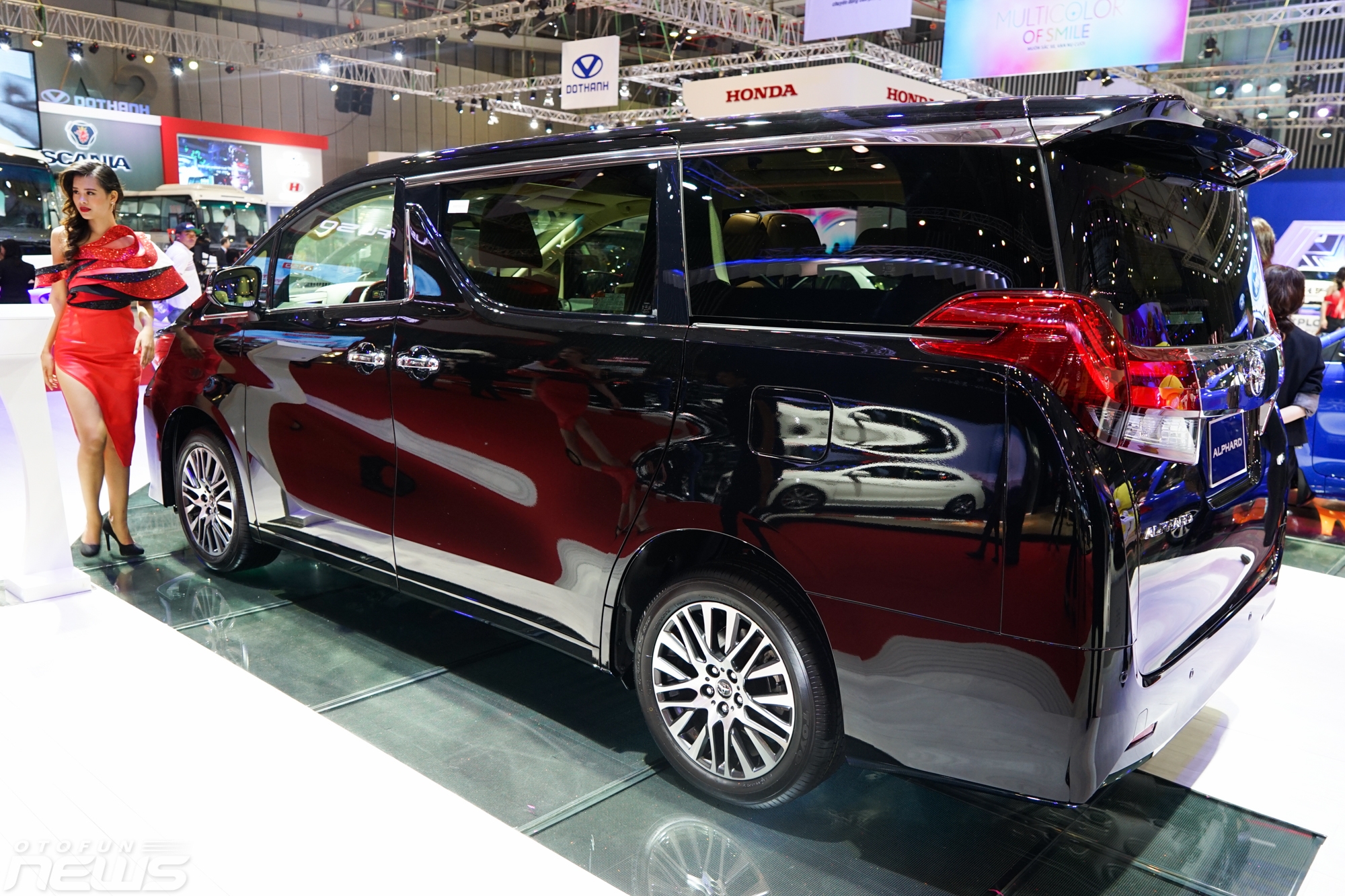 vms 2017 minivan cao cap toyota alphard chinh thuc trinh lang