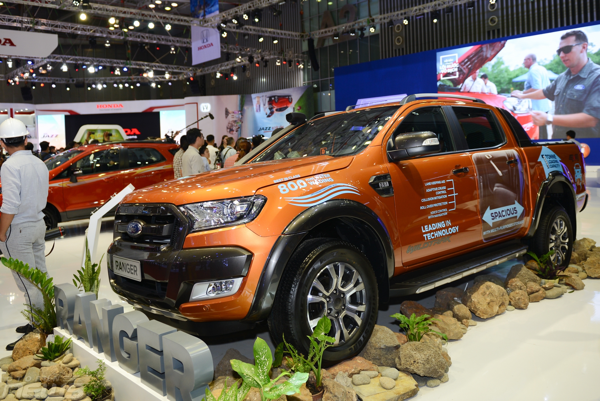 vms 2017 bua tiec cong nghe dac sac tai gian trung bay ford