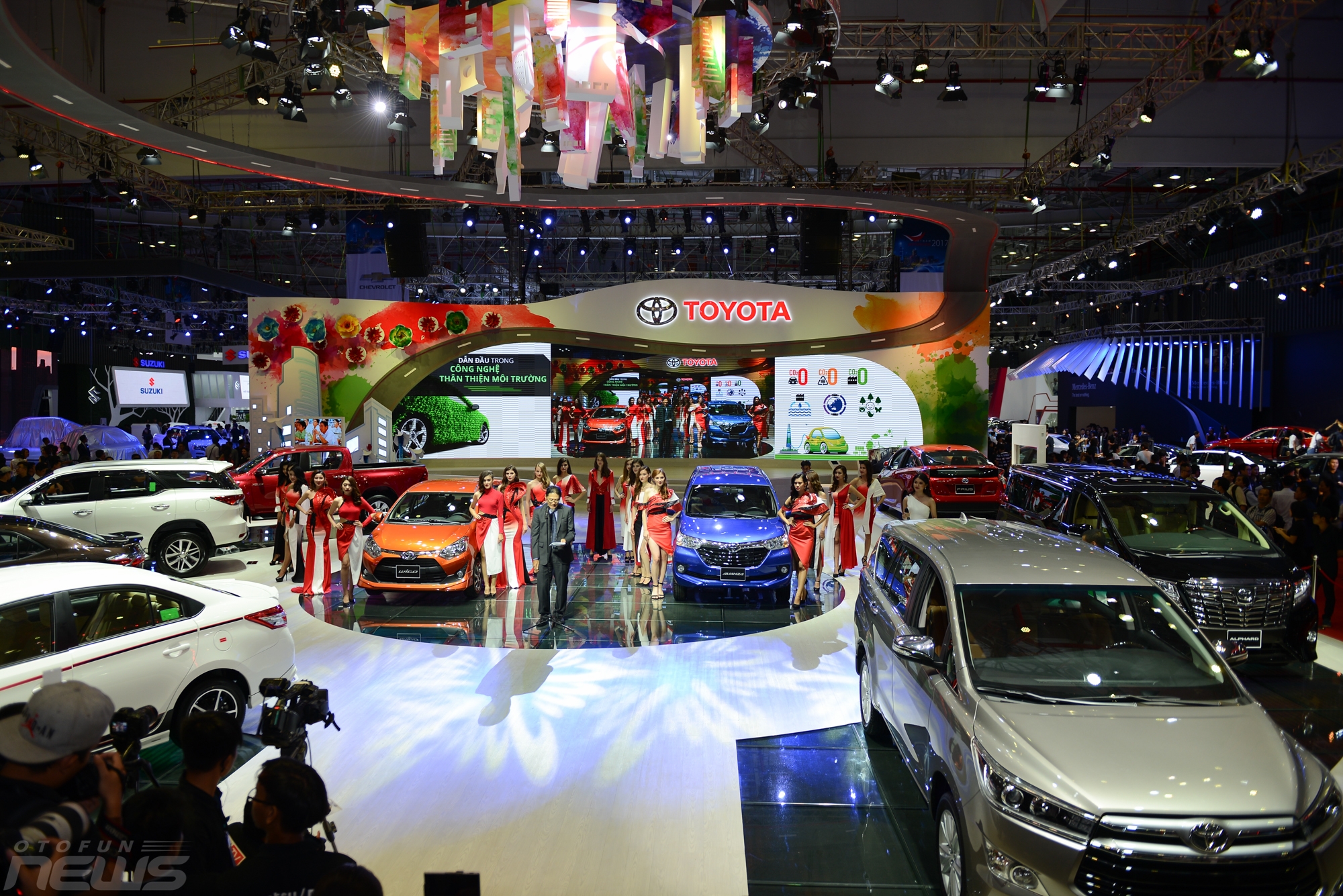 vms 2017 toyota mang muon sac xe den trien lam