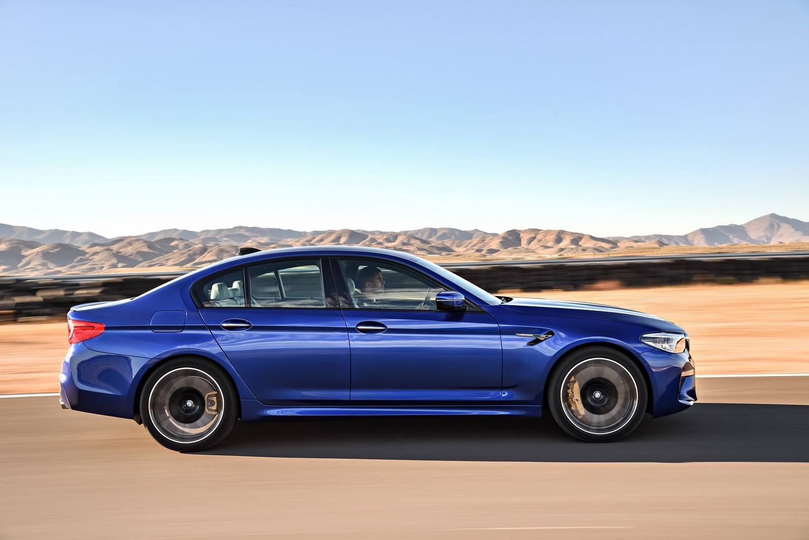 BMW M5 2018 lần đầu được trang bị hệ dẫn động bốn bánh toàn thời gian bmw m5 2018 lan dau duoc trang bi he dan dong bon banh toan thoi gian