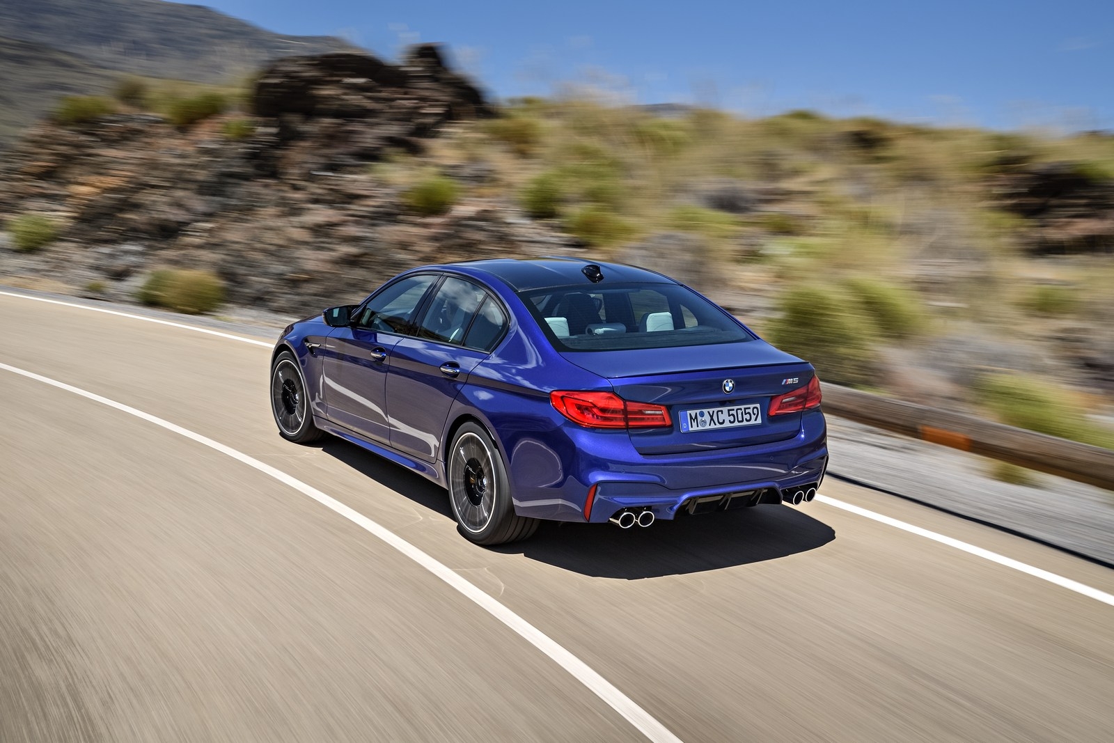 BMW M5 2018 lần đầu được trang bị hệ dẫn động bốn bánh toàn thời gian bmw m5 2018 lan dau duoc trang bi he dan dong bon banh toan thoi gian