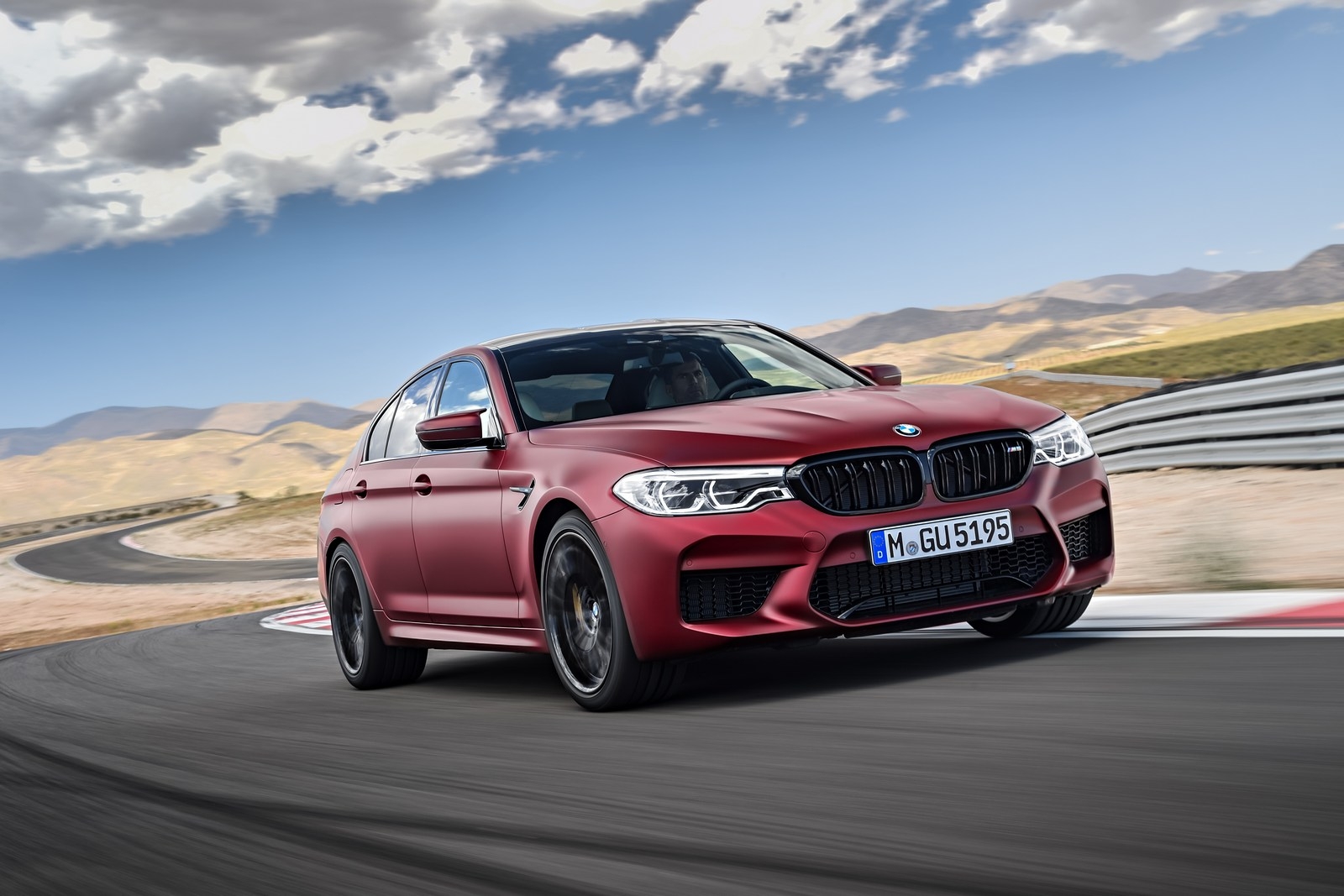 BMW M5 2018 lần đầu được trang bị hệ dẫn động bốn bánh toàn thời gian bmw m5 2018 lan dau duoc trang bi he dan dong bon banh toan thoi gian